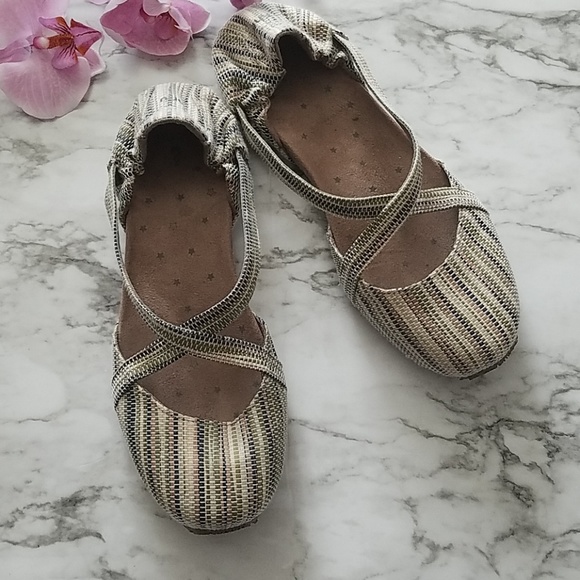 ahnu ballet flats